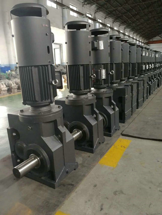 山東四大系列減速機配套電機